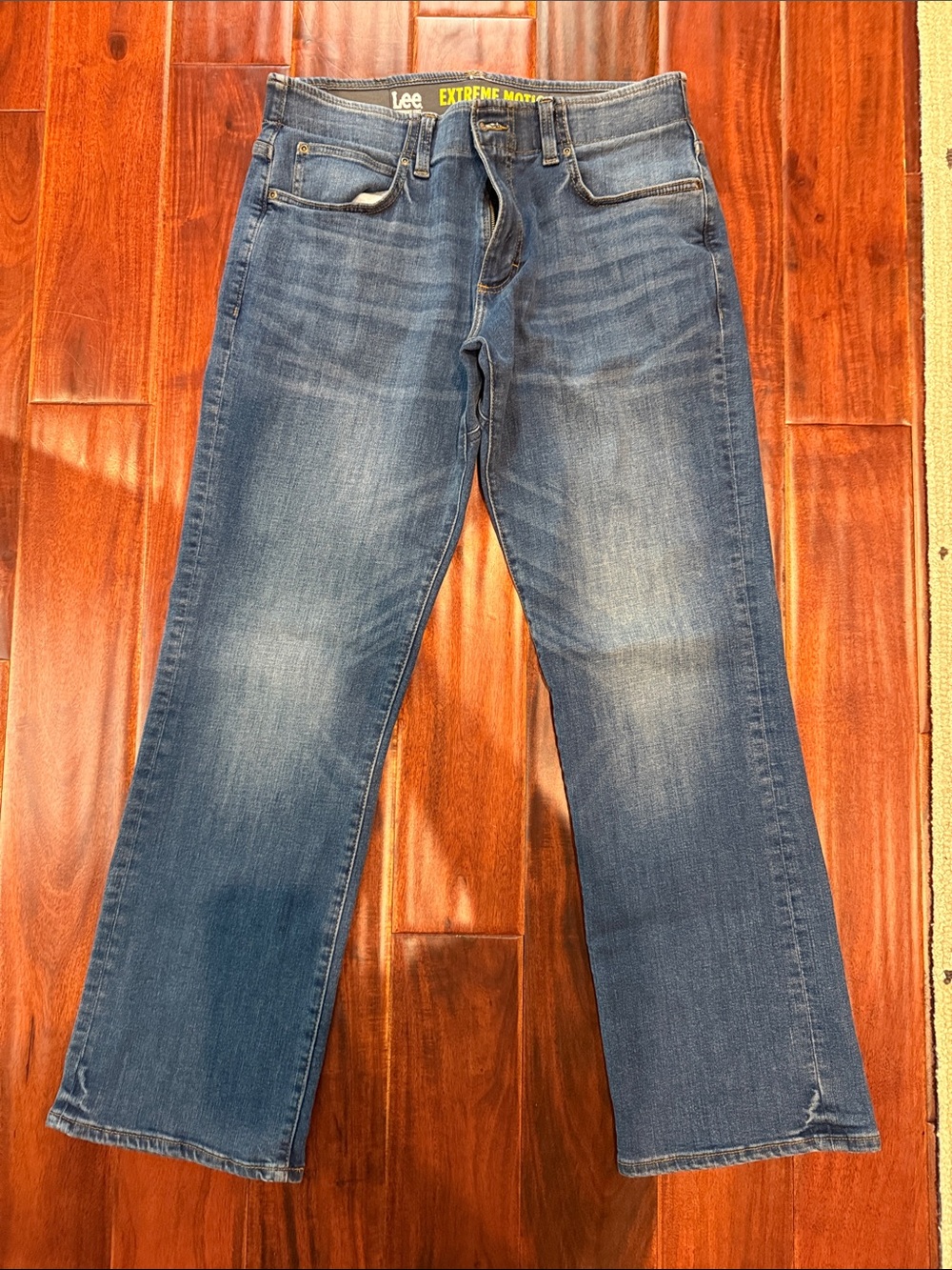Lee Men's Bootcut Jeans in Washed Blue
